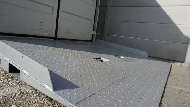 Kontener_beallo_rampa_8tonna (5).JPG